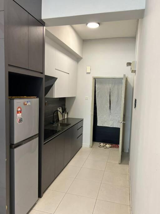 Netflix! Lively Concept At Mount Austin, Jb #14 Apartment